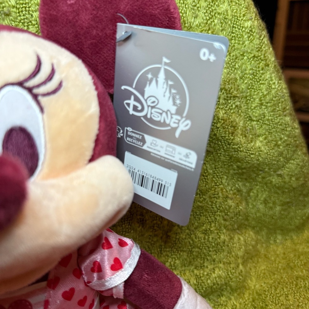 🔥 Fire Sale 🔥
Disney Minnie Mouse 2024 Limited Edition Plush 14” - Picture 2 of 7